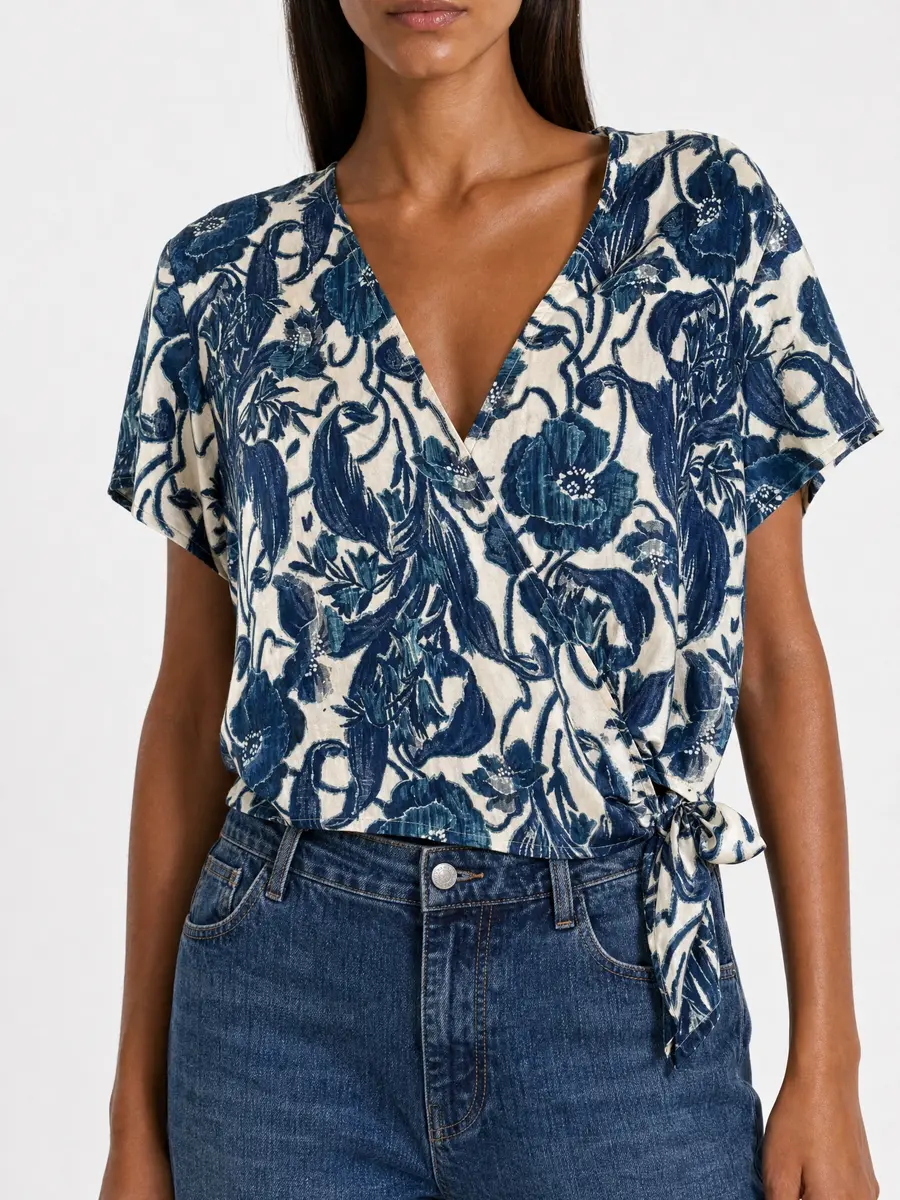 Shirts & Tops · Detail vorne