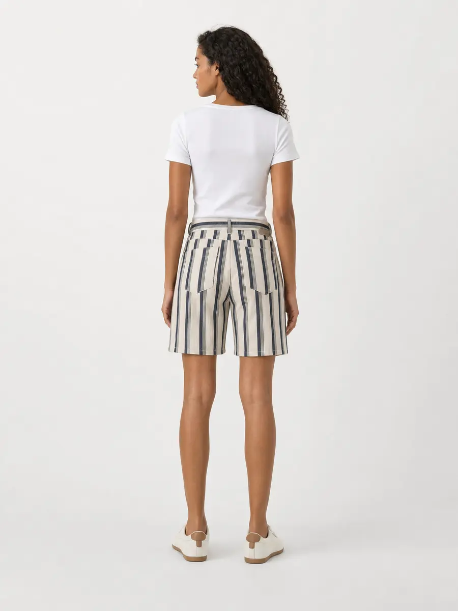 Shorts · Ganzkörper Rücken